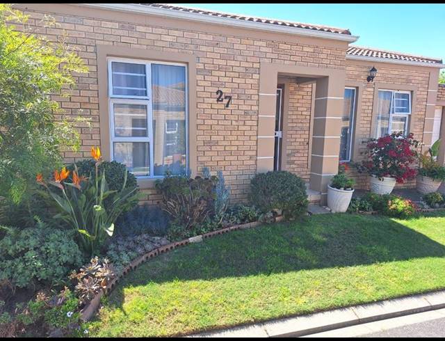 2 BEDROOM PROPERTY TO RENT IN VREDEKLOOF